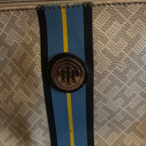 Stylish Beige and Black Crossbody Bag and turtle neck Tommy Hilfiger - Picture 4 of 4